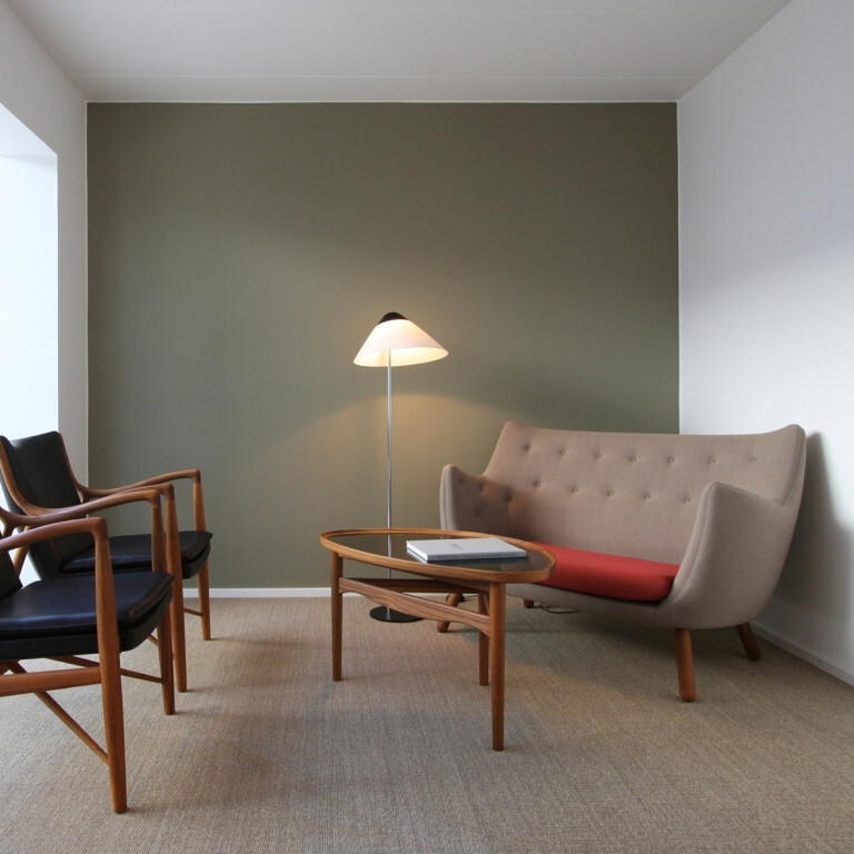 Дизайнерский диван Poet Sofa by Finn Juhl - фото 1